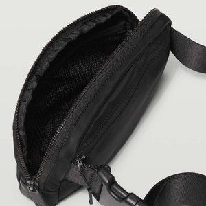 Lululemon Everywhere Belt Bag Crossbody Bag Black